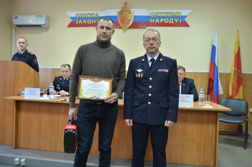 Жителя Твери Юрия Тихонова наградили за помощь в задержании грабителя Фото: УМВД России по Тверской области