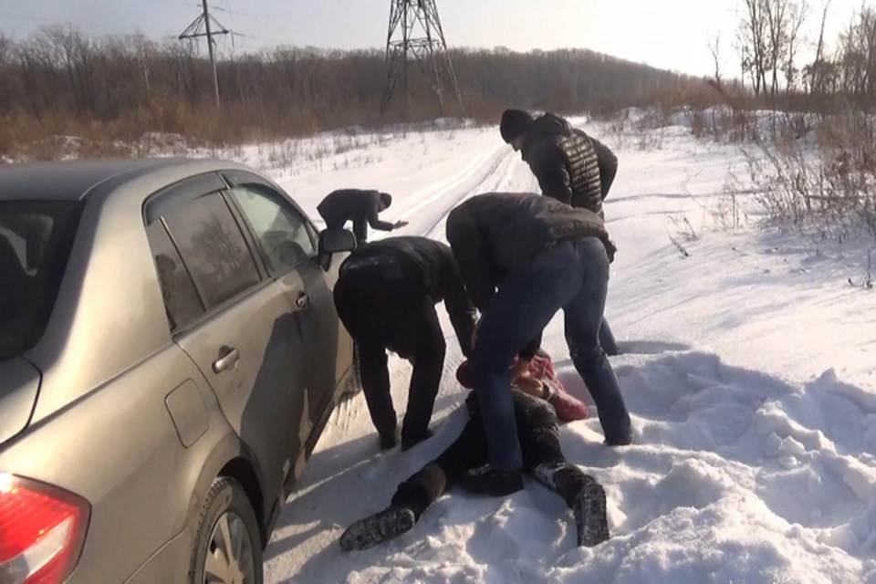 В Уссурийске полицейские задержали наркодиллера из Хабаровска с гашишным маслом