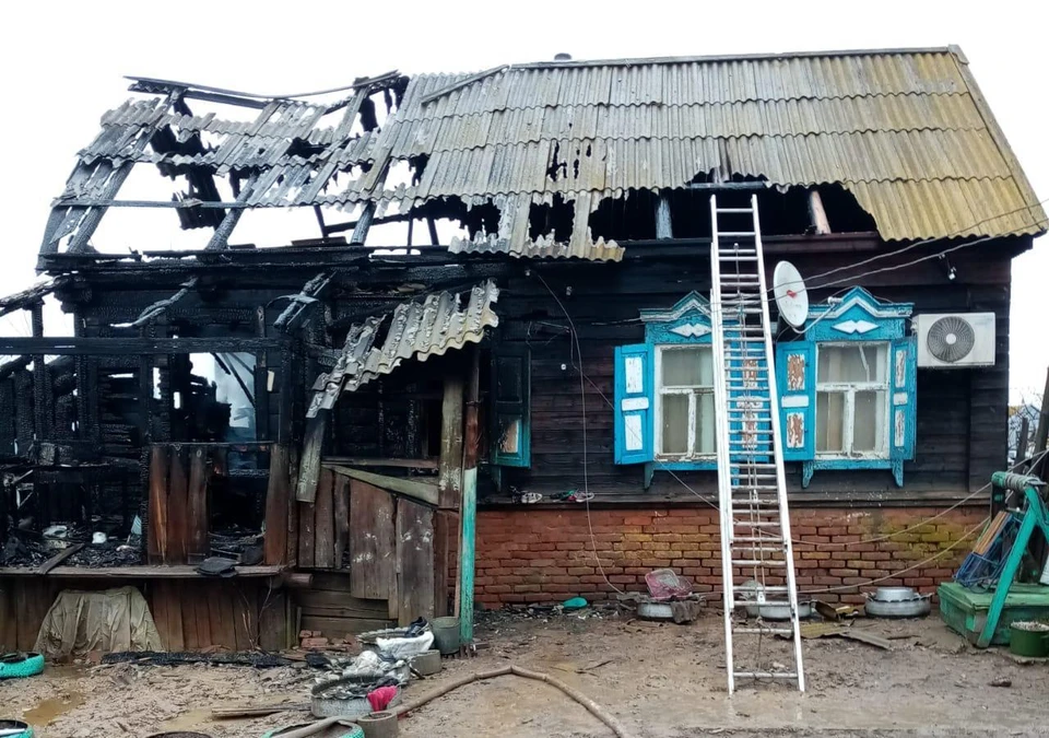 Причиной пожара стало замыкание проводки. Фото СУ СК по Астраханской области.