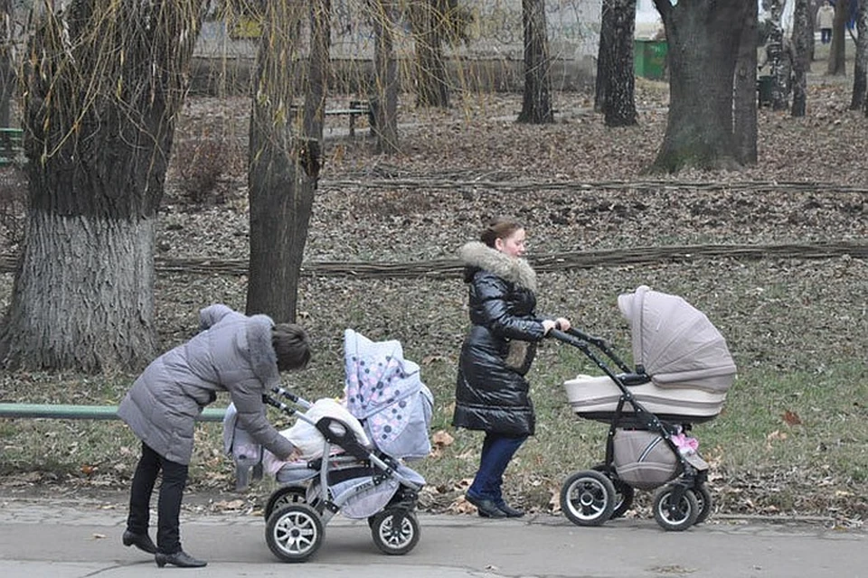 Полицейские приняли маму с ребенком за закладчицу наркотиков.