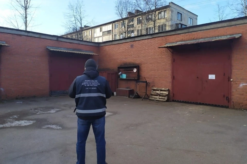 В Петербурге освободили нелегальную автомастерскую. Фото: пресс-служба ККИ Петербурга