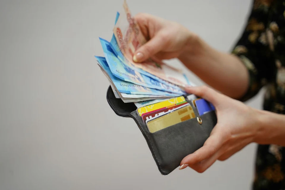 Долг по алиментам тем временем вырос до 200 тысяч рублей