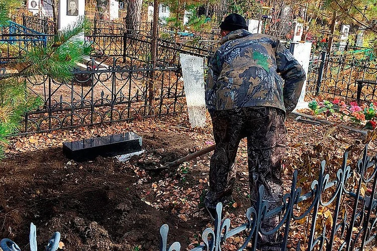 Очевидцы дикого случая в Украине: Елена плакала и кричала, что в гробу не ее мать