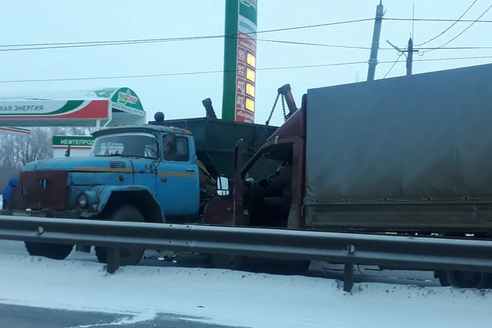 Массовое ДТП в Челябинской области парализовало движение. Фото: vk.com/podslushano_kop