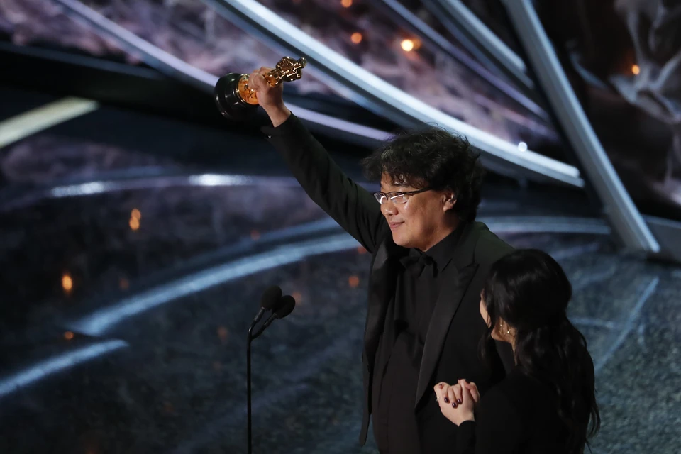 Южнокорейский режиссер Пон Джун-хо получил за «Паразитов» второй «Оскар»