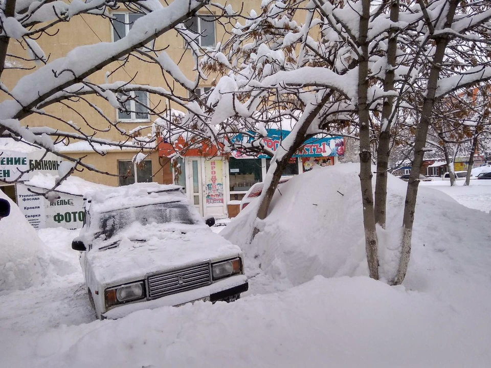 Саратов заметет снегом