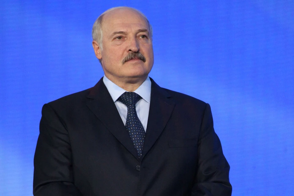 Президент Беларуси заявил на встрече с представителями СМИ, что Беларусь со всех сторон пронизана различными медийными потоками, многие из которых откровенно деструктивны