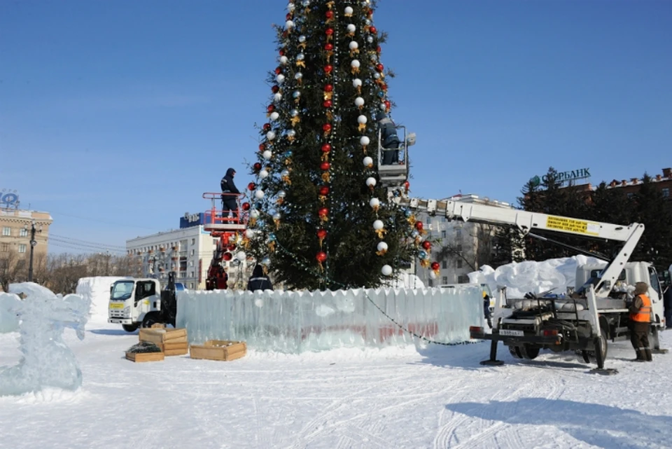 Главную новогоднюю елку и ледовый городок демонтируют в Хабаровске ФОТО: Руслан Торубаров