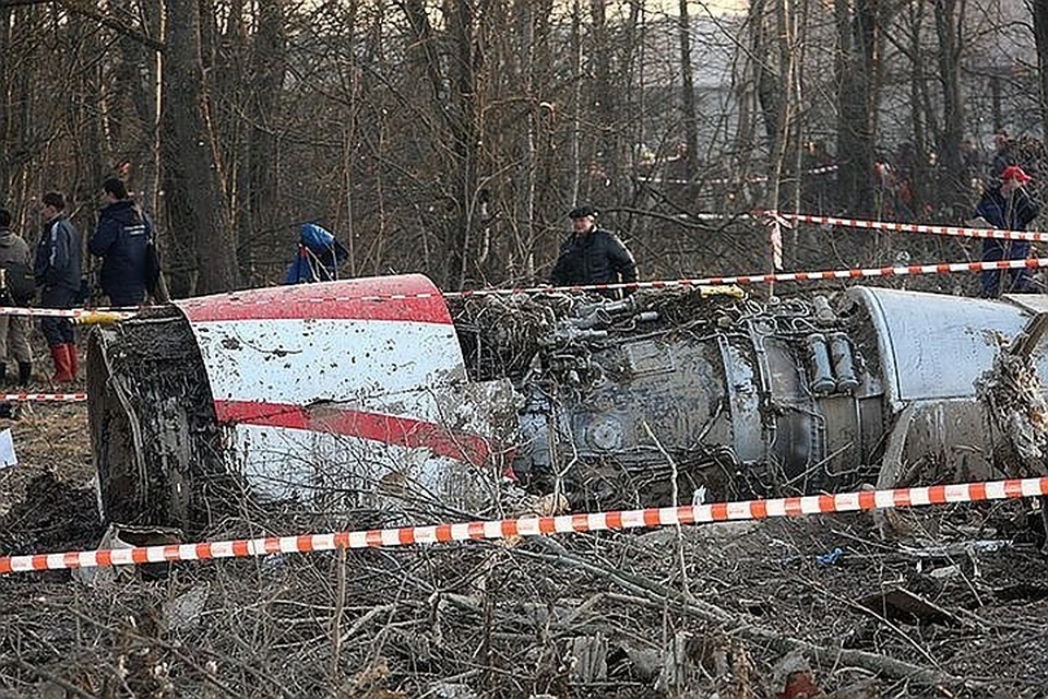В 2010 году самолёт президента Польши Леха Качиньского, летевший на траурные мероприятия в Катыни, разбился при посадке в аэропорту "Смоленск-Северный"