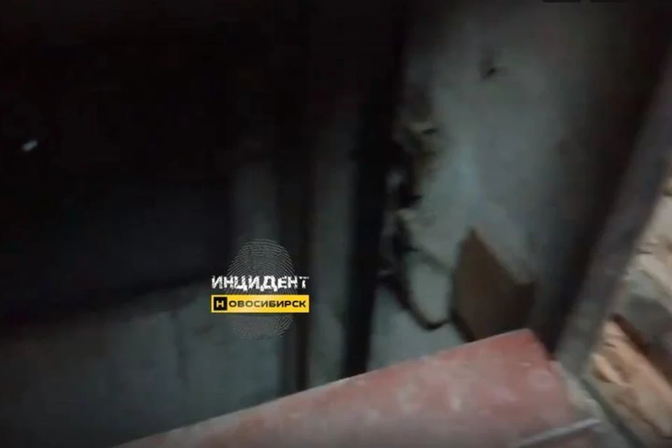 В административном здании за обычной дверью посетителей ждет смертельная опасность. Фото: стоп-кадр