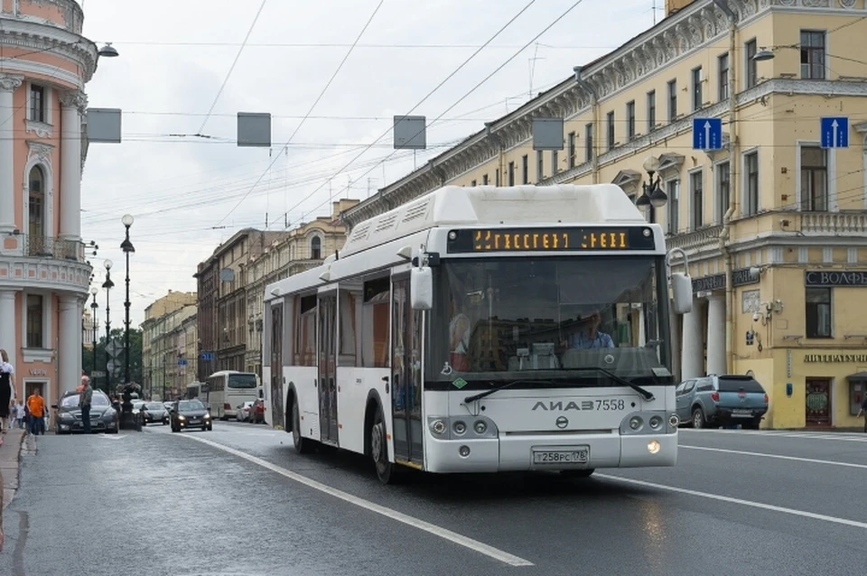 В Петербурге увеличат протяженность выделенных полос для общественного транспорта в 2020 году.
