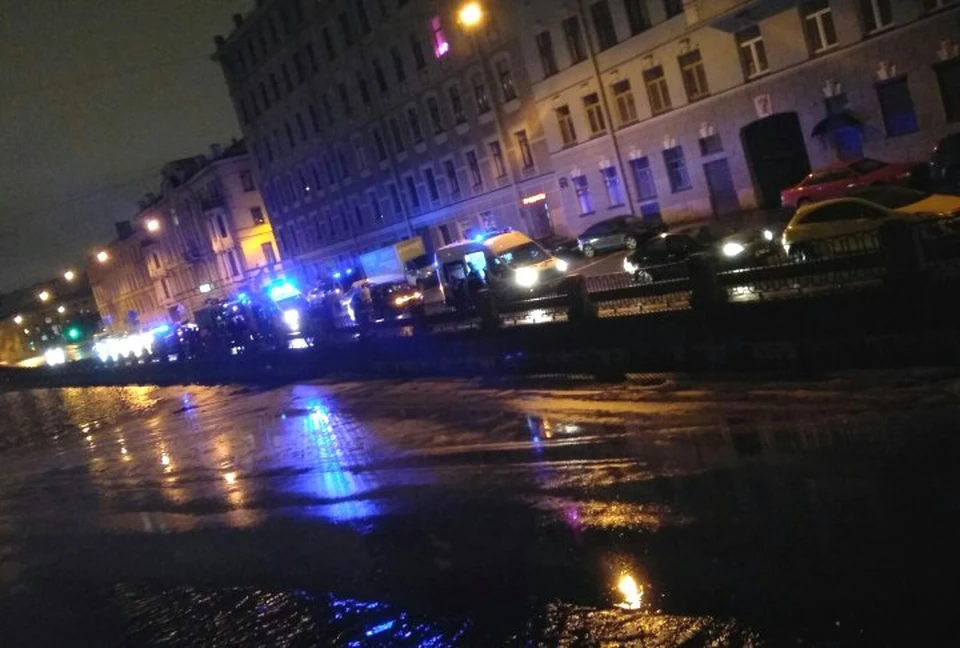 В Фонтанке ночью спасатели искали тело утонувшего мужчины Фото: ДТП и ЧП Петербурга