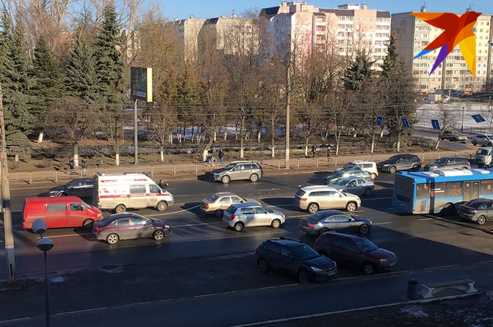 ДТП на проспекте Калинина, собирается пробка