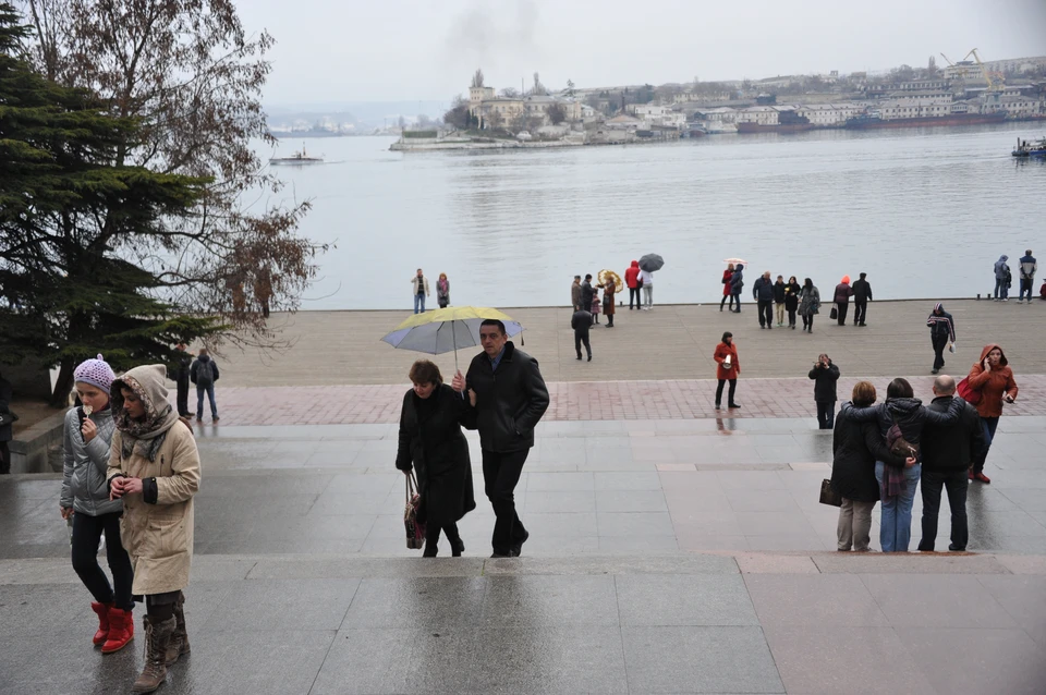 Севастополь осадки. Севастополь в апреле. Погода в Севастополе дождь. Севастополь места. Севастополь утро дождь.