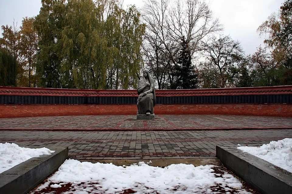 Около пяти тысяч бойцов покоится на Воздвиженском кладбище