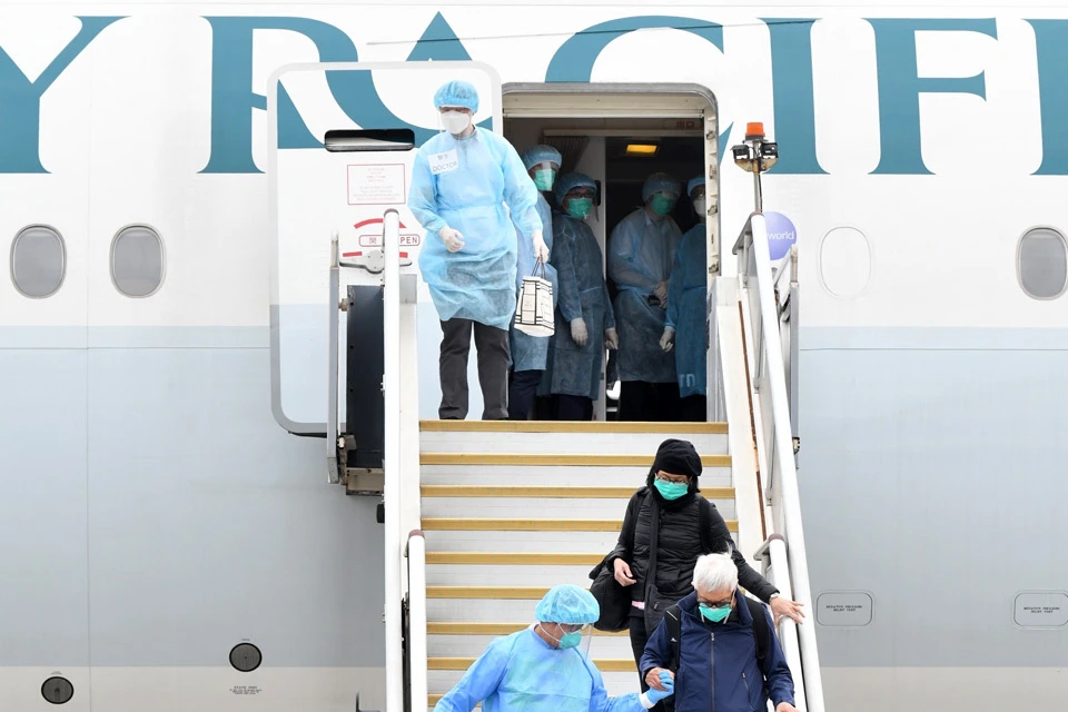 Россиян, прилетевших в Пекин, продержали пять часов в самолете, а потом насильно закрыли в гостинице