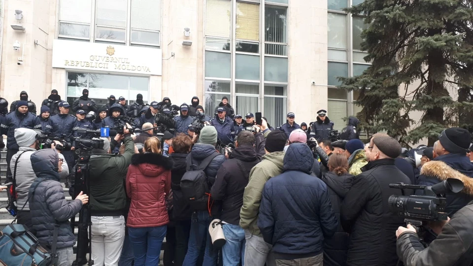 Протестующие хотели много чего.