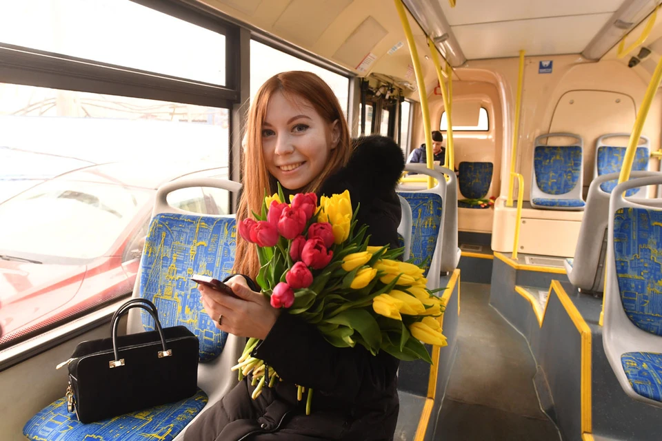 В общественном транспорте Москвы и Подмосковья все женщины прокатятся бесплатно 8 марта