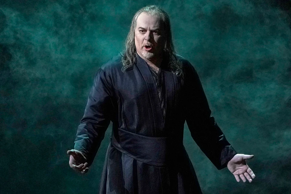 Евгений Никитин в роли Голландца. Фото Ken Howard / Met Opera