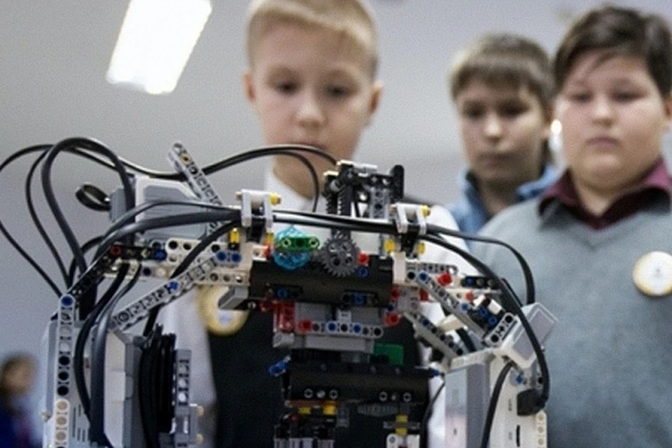 Исследования робототехники. Робототехника для детей Сургут. Изучение робототехники коптеров в технопарке. Роботехнака для детей в посёлке Мирном. Технопарк Сургут.
