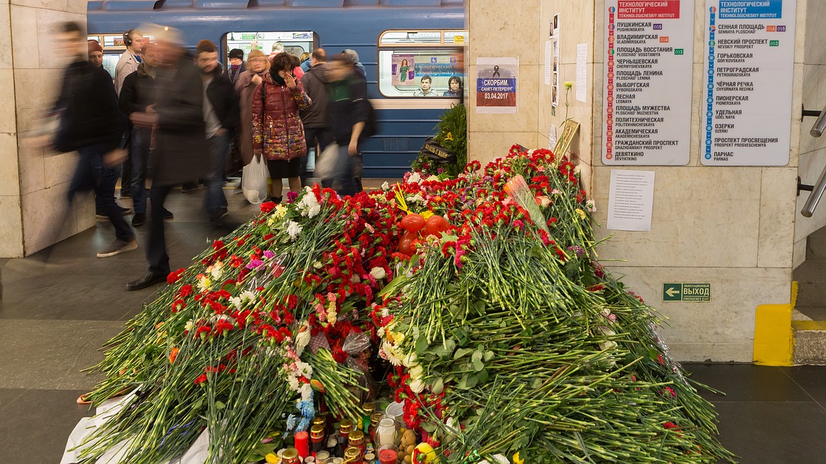 В годовщину теракта в Петербургском метро появится мемориальная табличка -  KP.RU