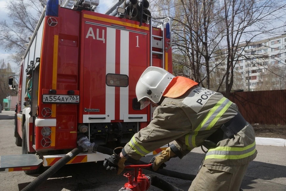 На месте работали 8 пожарных машин и 23 пожарных