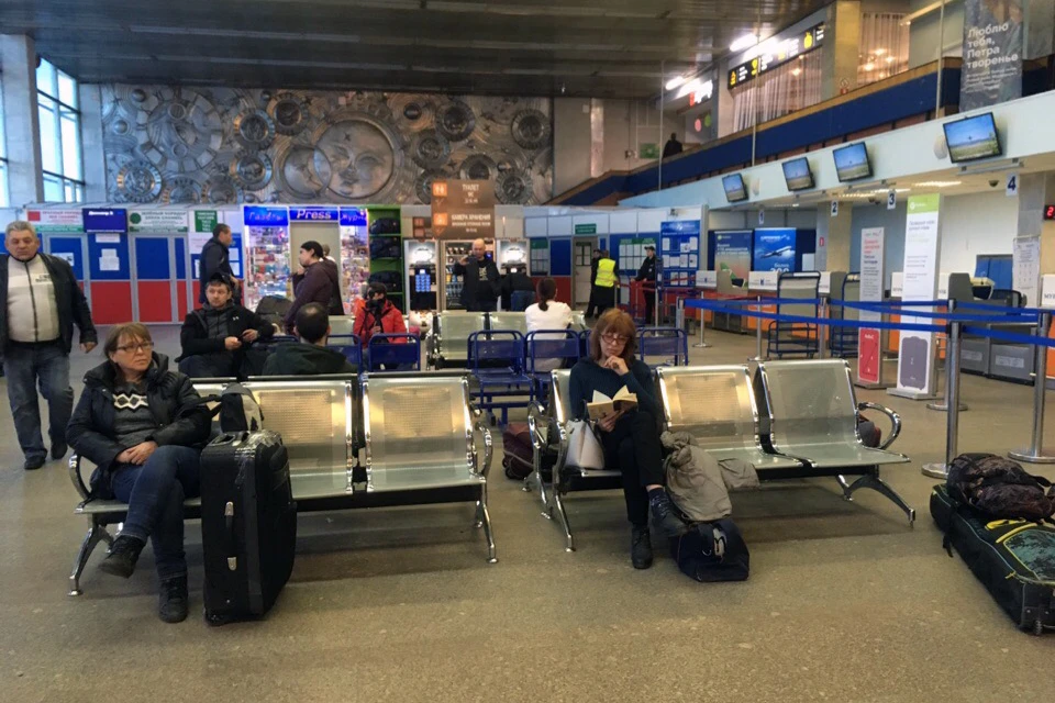 Гражданина Ирландии с подозрением на коронавирус госпитализировали от стойки регистрации аэропорта Мурманска.