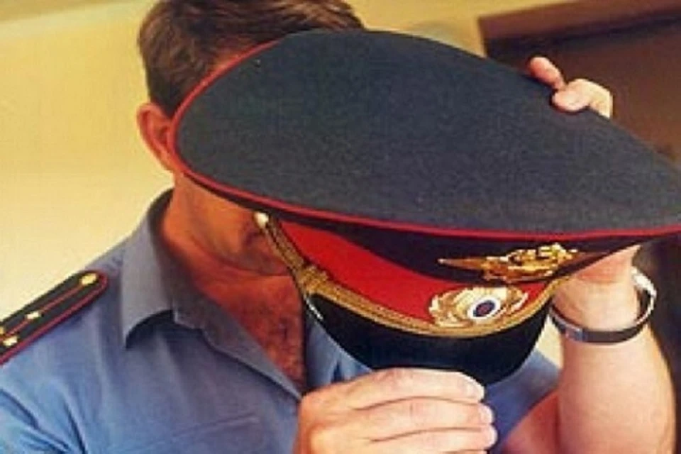 Сотрудник полиции увидел на дороге ребенка в носках