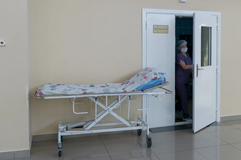 Несколько медучреждений Петербурга приостановили плановую госпитализацию горожан.