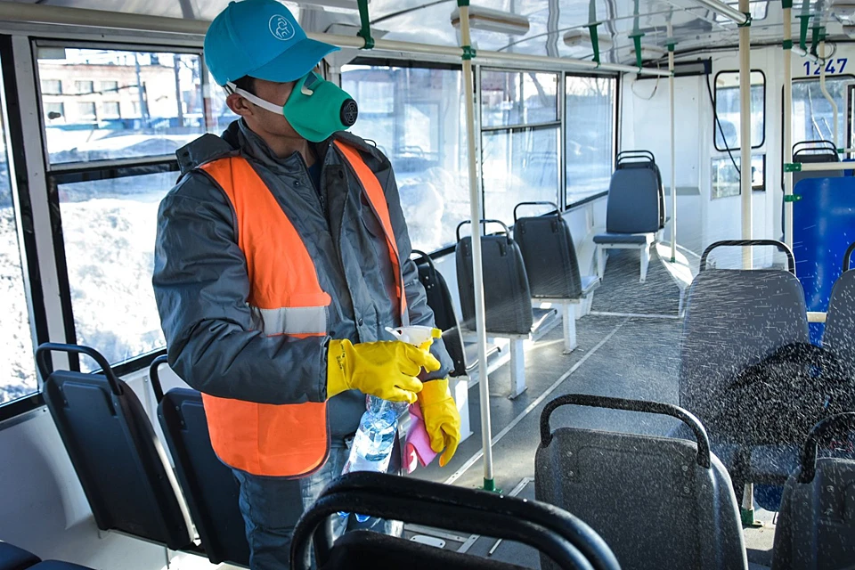 В общественном транспорте проходит регулярная влажная уборка и дезинфекция