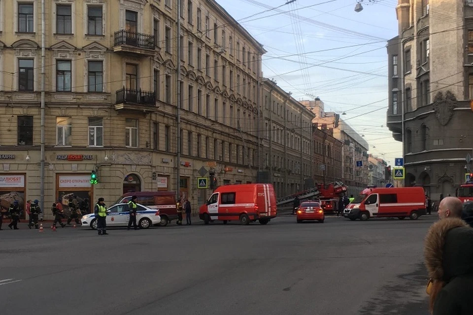 На углу Садовой и Вознесенского горела квартира. Фото: vk.com/spb_today