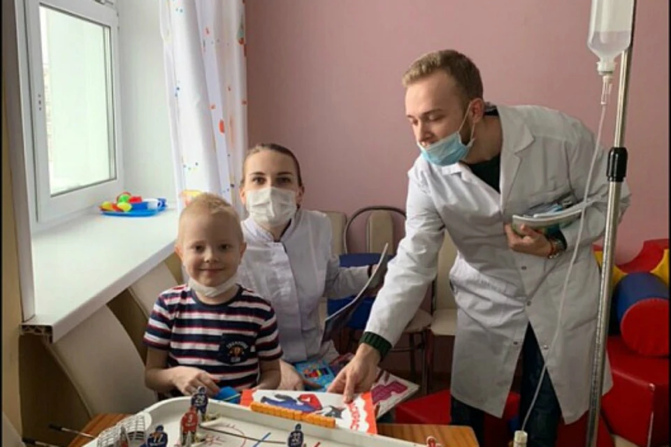 Учащиеся кировских медицинских университета и колледжа добровольно вышли в помощь врачам. Фото: kirovreg.ru