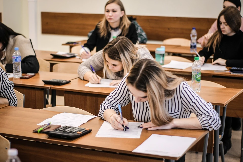 В московском университете преподается студентам проблемы. Олимпиады для студентов. 4 Студента. Студенты ДНР фото.