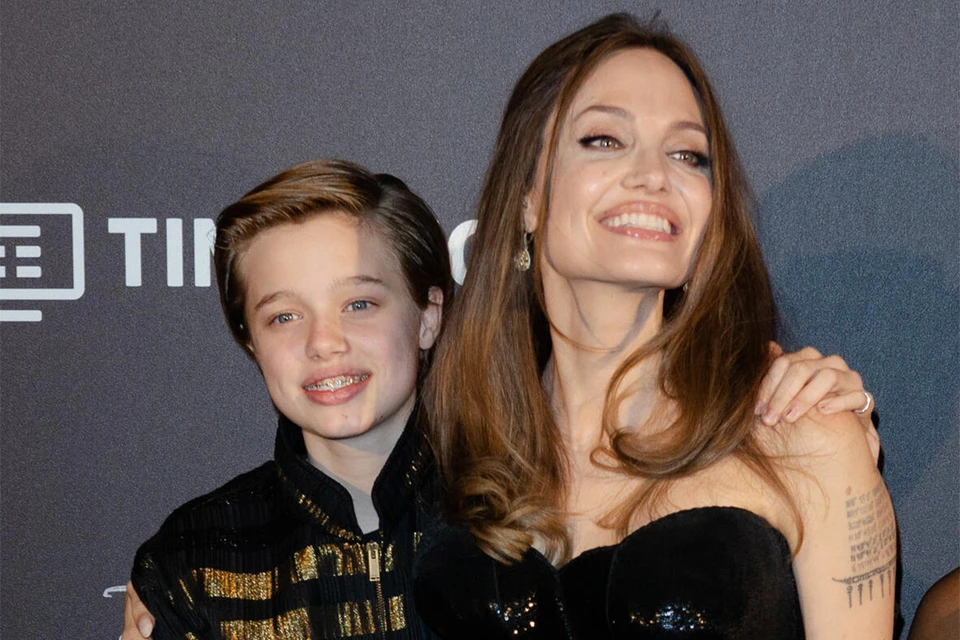 Шайло Джоли-Питт с мамой.