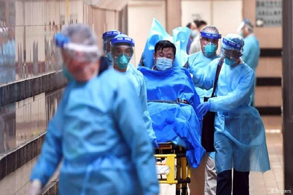 Теперь в больнице размещают и больных коронавирусом (Фото: REUTERS).