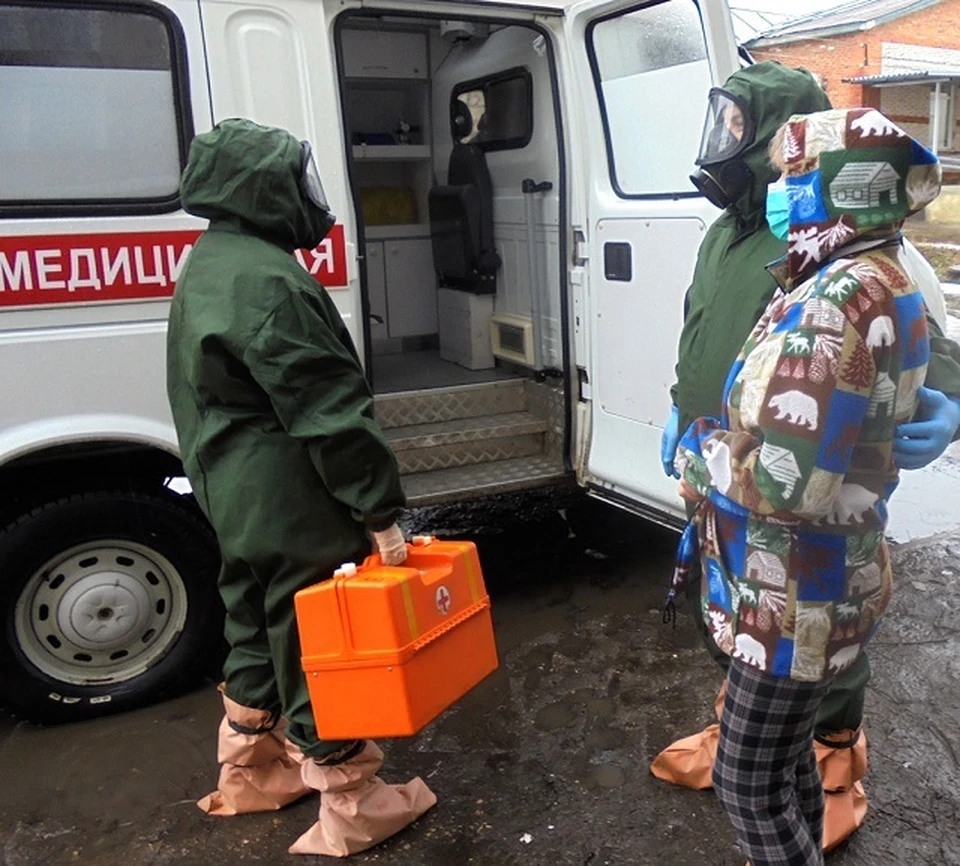 Под наблюдением остаются 435 человек