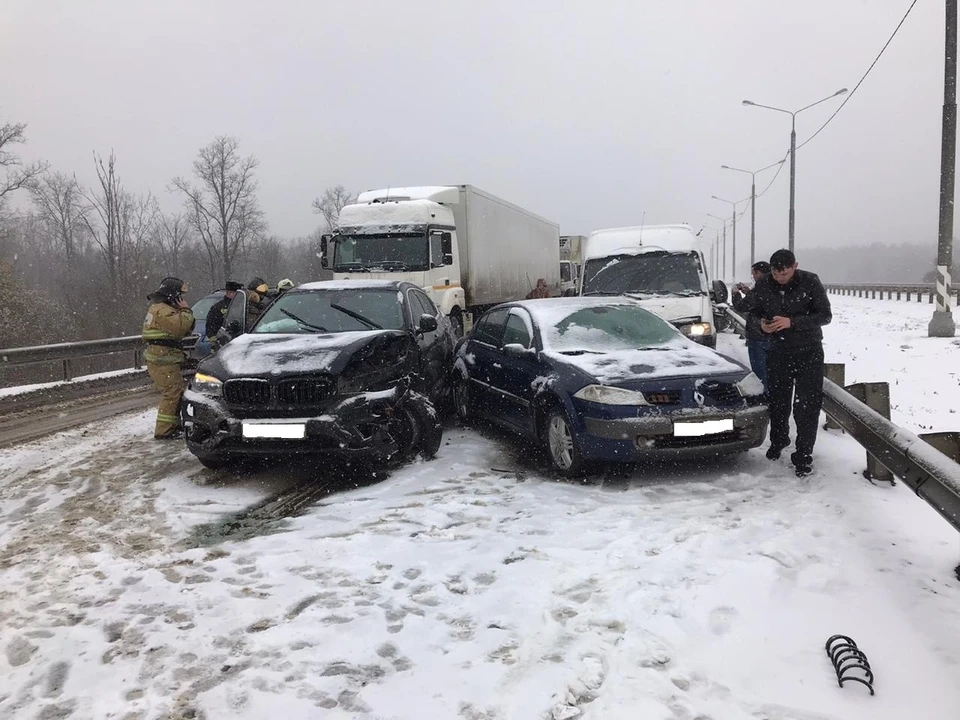 Массовое ДТП на трассе М-2 "Крым" собрало 14 автомобилей