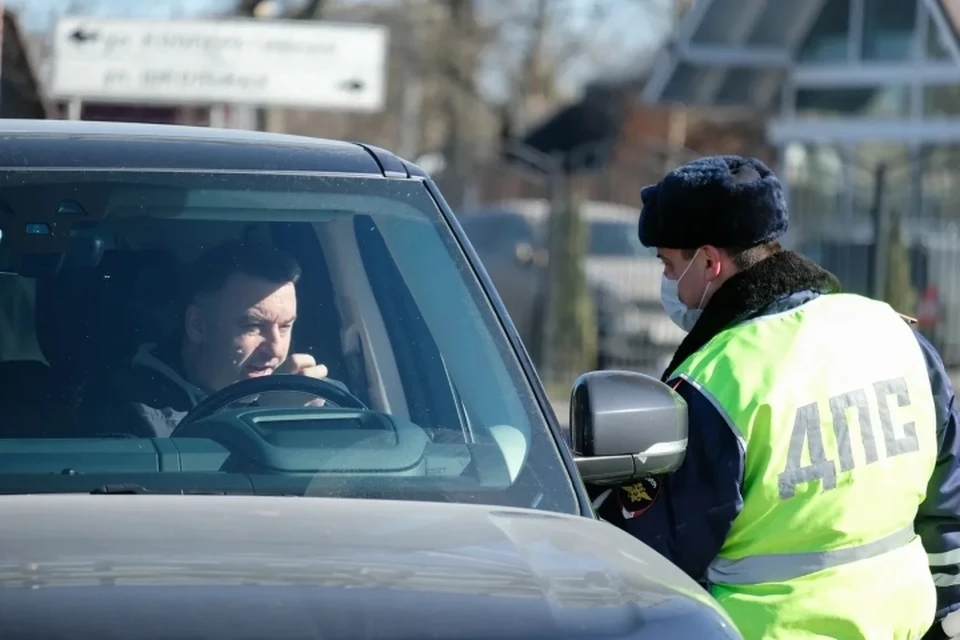 В Тихвине временно ограничен въезд и выезд из города с 1 по 5 апреля из-за коронавируса.