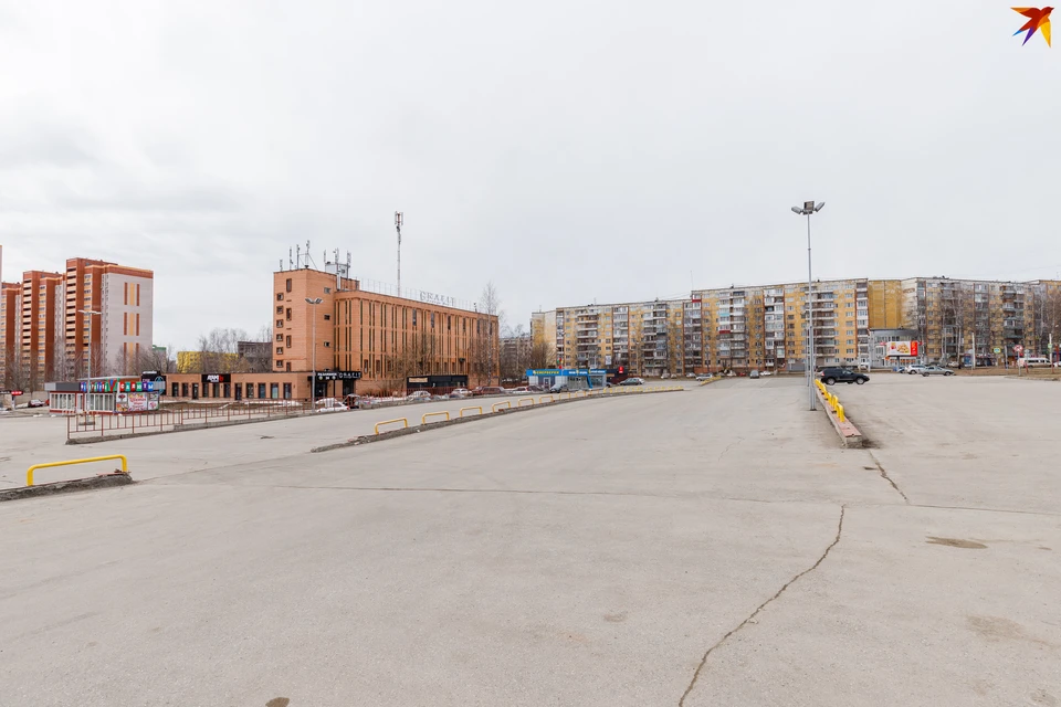 Фото: Амир Закиров Парковка у ТРК "Петровский" давно не была такой пустой