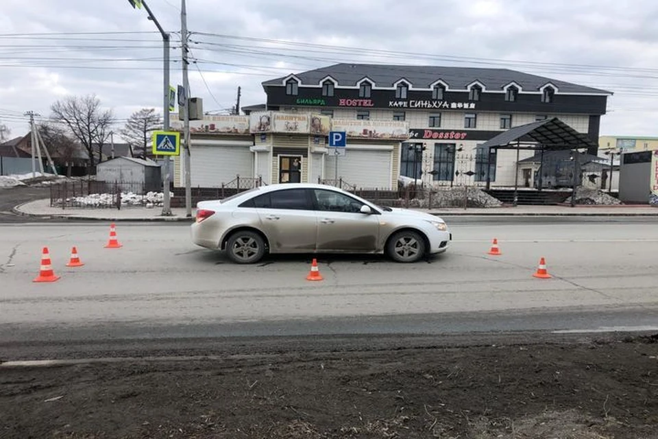 Девушка сбила мужчину недалеко от пешеходного перехода. Фото: пресс-служба ГИБДД