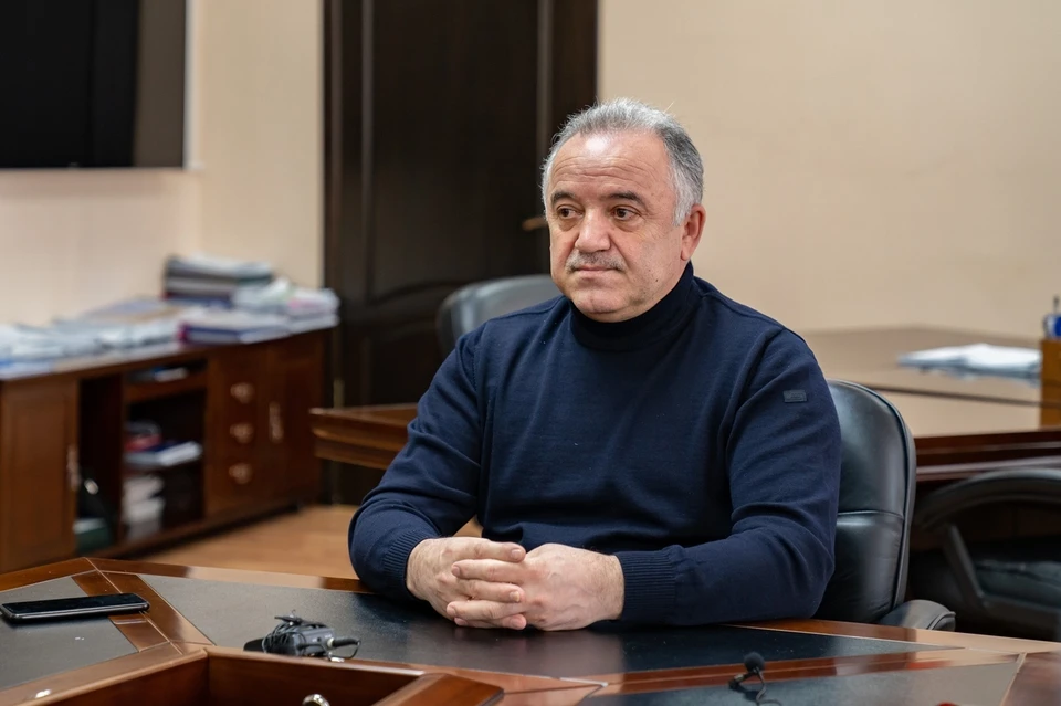 Магомед Османов пообещал каждый день при необходимости выходит на связь в прямом эфире. Фото ухтинской администрации