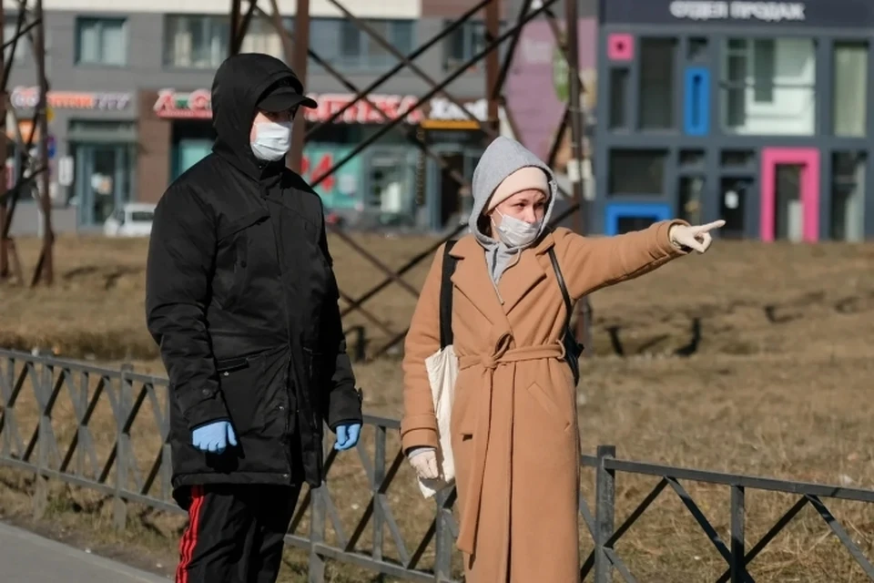 В Петербурге вступил в силу закон о новых штрафах для нарушителей самоизоляции.