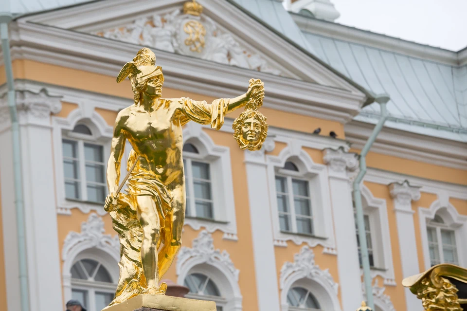 Петергоф отложил весенний пуск фонтанов из-за ограничений по коронавирусу