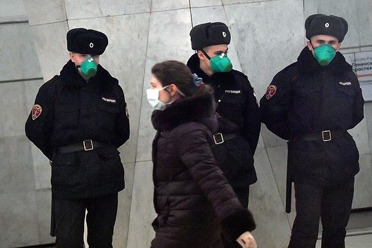 Наличие справки с печатью в кармане даст шанс добраться без приключений из дома на работу.