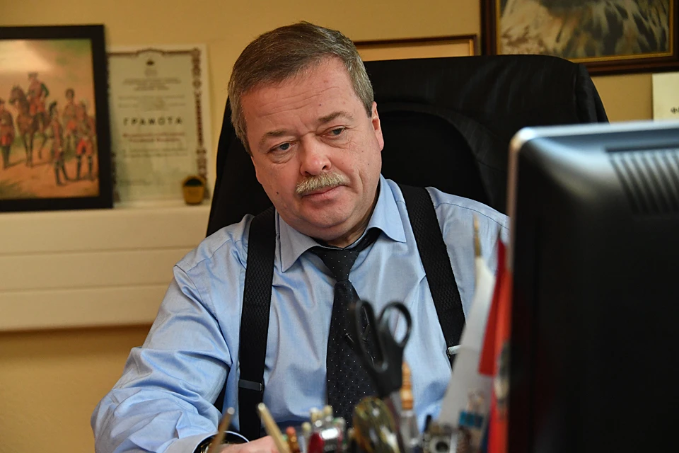 Профессор Девятов - один из авторов альбома