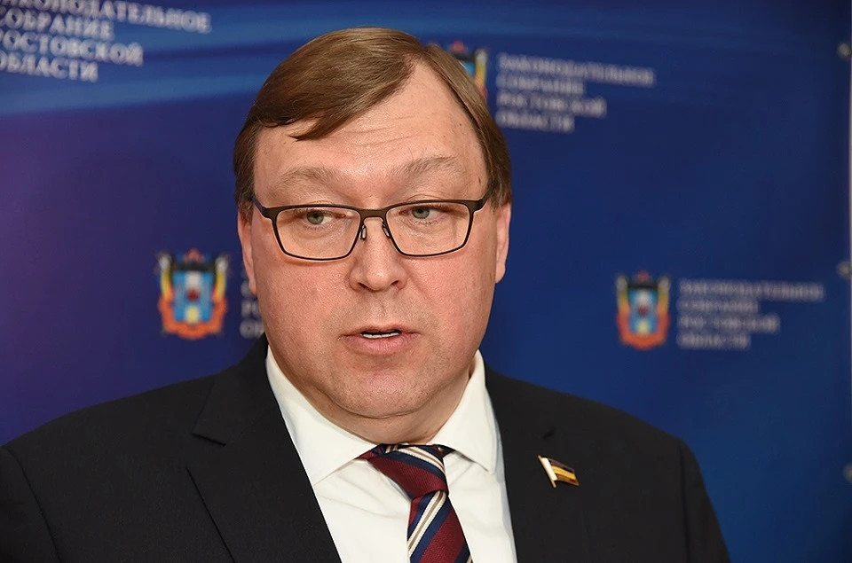 Председатель Заксобрания Ростовской области Александр Ищенко убежден, нельзя допустить ситуации, при которой у жителей региона исчезла бы прямая возможность обратиться к своему депутату. Фото: Анатолий Карбинов