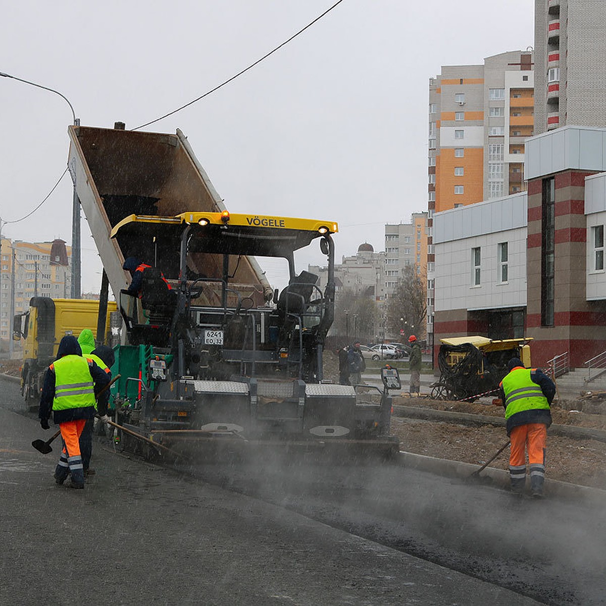 В Брянске ливневка на дороге по улице Советской готова на 65% - KP.RU