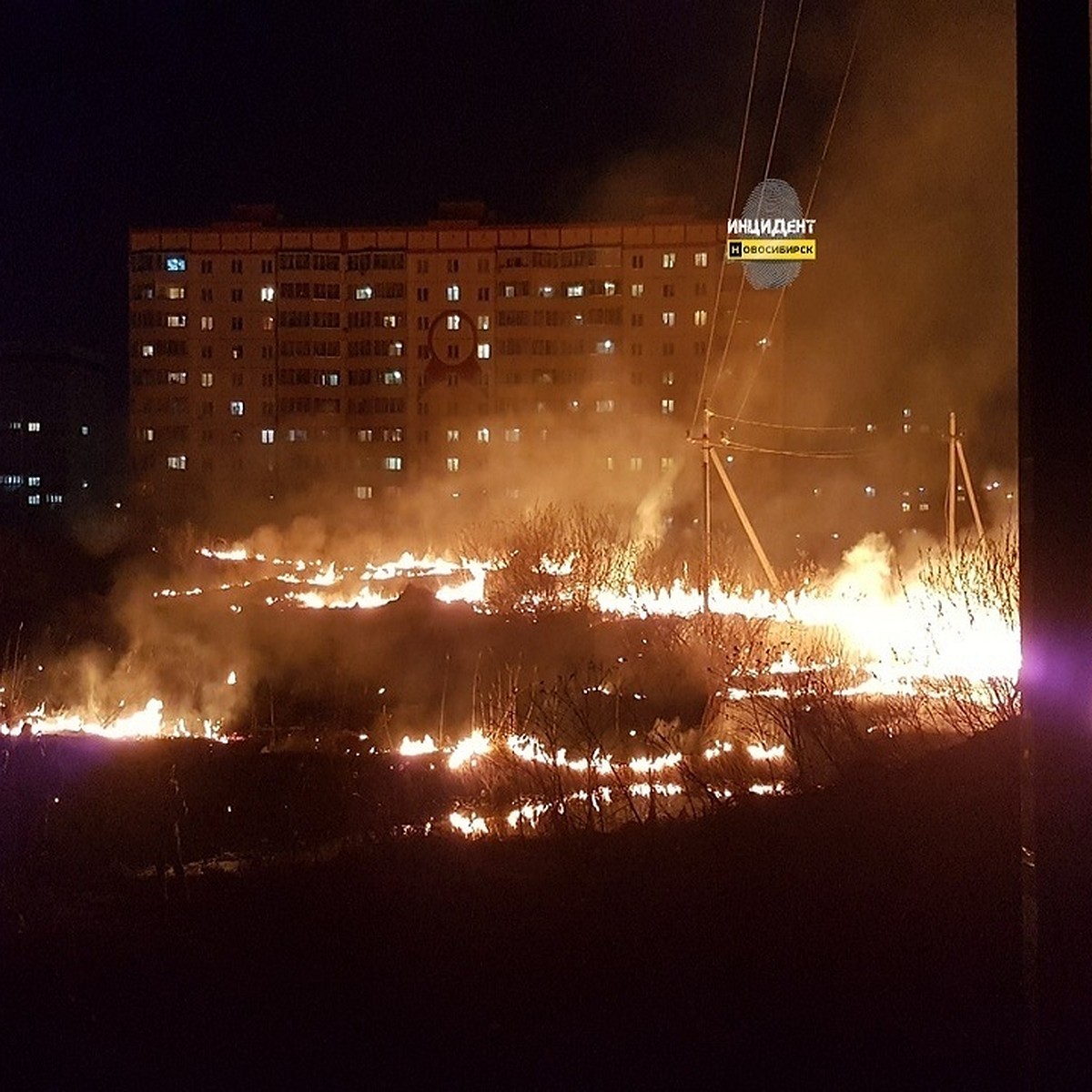 «Дым в окна, дышать нечем»: в отдаленных районах города местные жители  начали поджигать траву - KP.RU