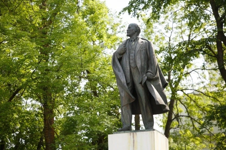 Памятник Владимиру Ленину