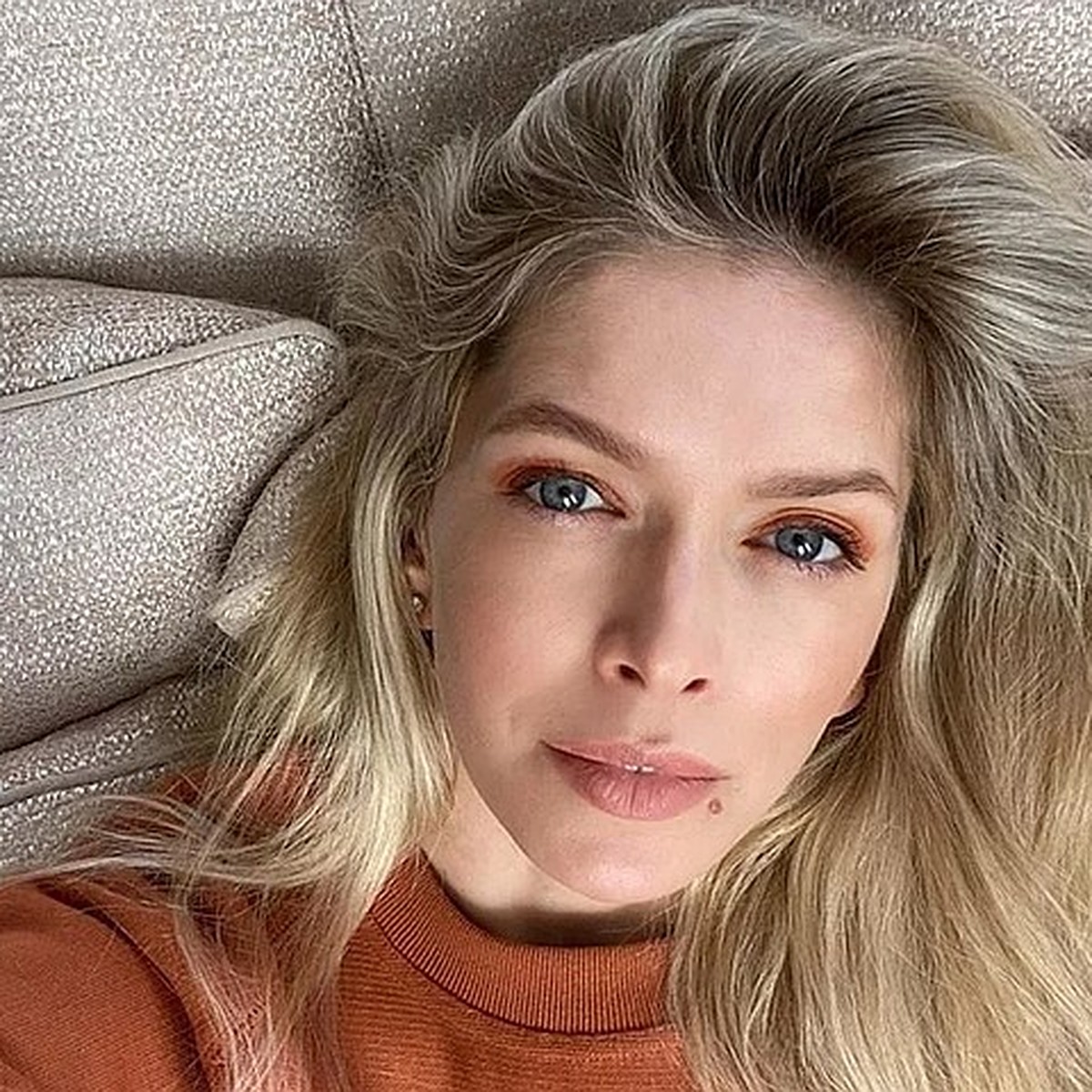 Pussy modellari fotosuratlari